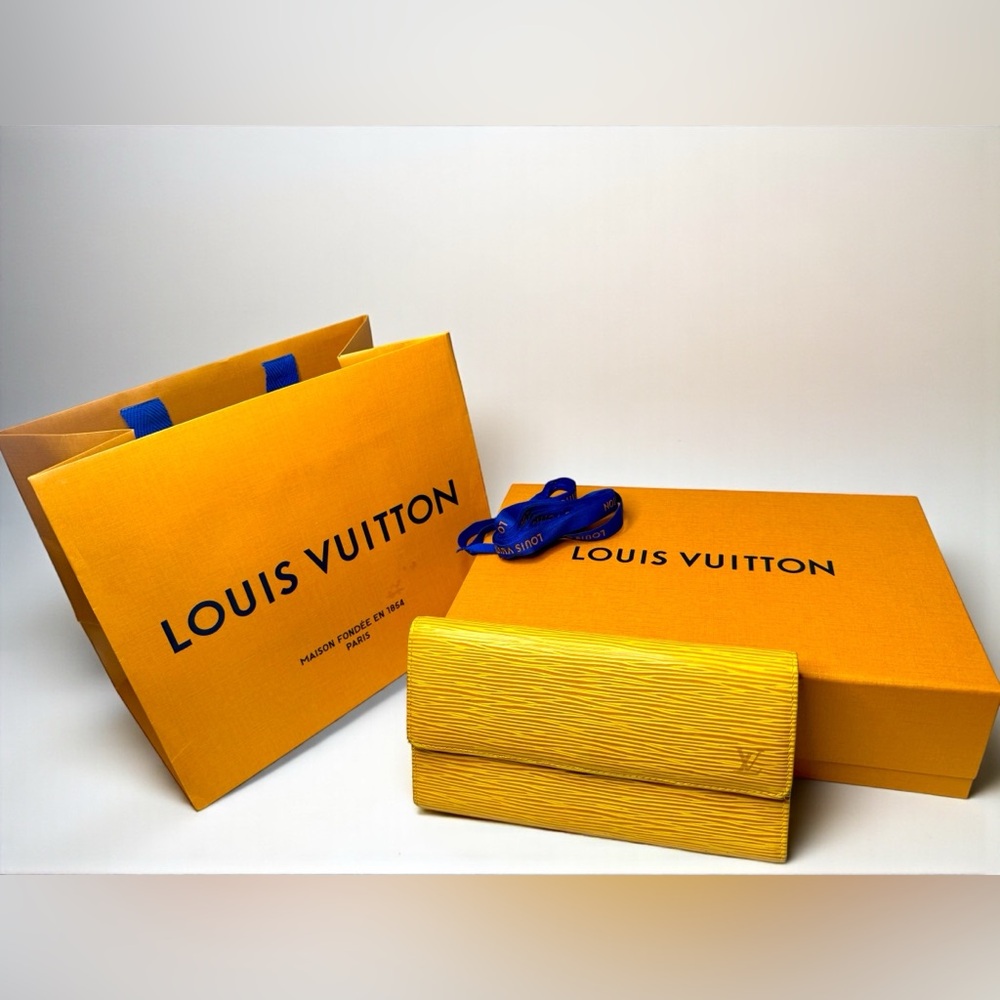 Louis Vuitton Sarah Wallet in Sunflower Yellow Epi—1991 Jaune w/Box,Bag & Ribbon